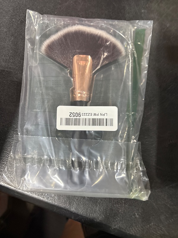 Photo 1 of Docolor Fan Brush Finishing Powder Brush Multi-use Brush For Face and body Professional Highlighting Blush powder Bronzer Cheekbones Make Up Brushes Perfect For Spray Tan Powder Synthetic Hair Soft
