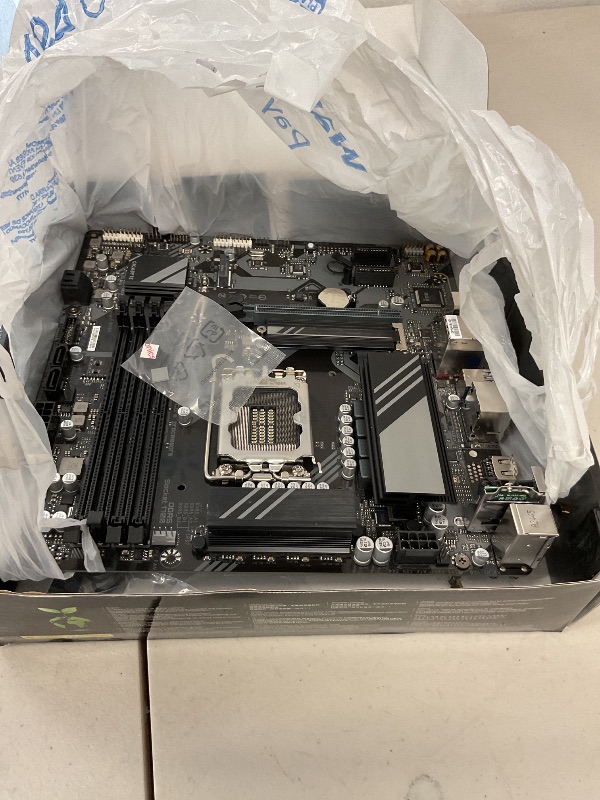 Photo 1 of GIGABYTE B760M DS3H AX (LGA 1700/ Intel/ B760/ M-ATX/ DDR5/ 2* M.2/ PCIe 4.0/ USB 3.2 Gen 2 Type-C/WiFi 6E/ 2.5GbE LAN/Q-Flash Plus/PCIe EZ-Latch/Motherboard)