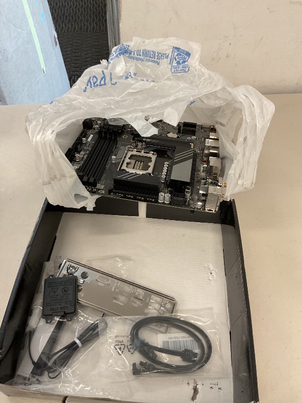 Photo 1 of GIGABYTE B760M DS3H AX (LGA 1700/ Intel/ B760/ M-ATX/ DDR5/ 2* M.2/ PCIe 4.0/ USB 3.2 Gen 2 Type-C/WiFi 6E/ 2.5GbE LAN/Q-Flash Plus/PCIe EZ-Latch/Motherboard)