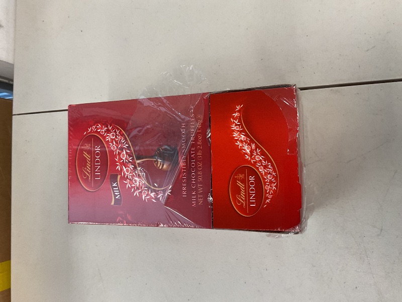 Photo 1 of Lindt LINDOR Milk Chocolate Candy Truffles, Milk Chocolate with Smooth, Melting Truffle Center, 50.8 oz., 120 Count