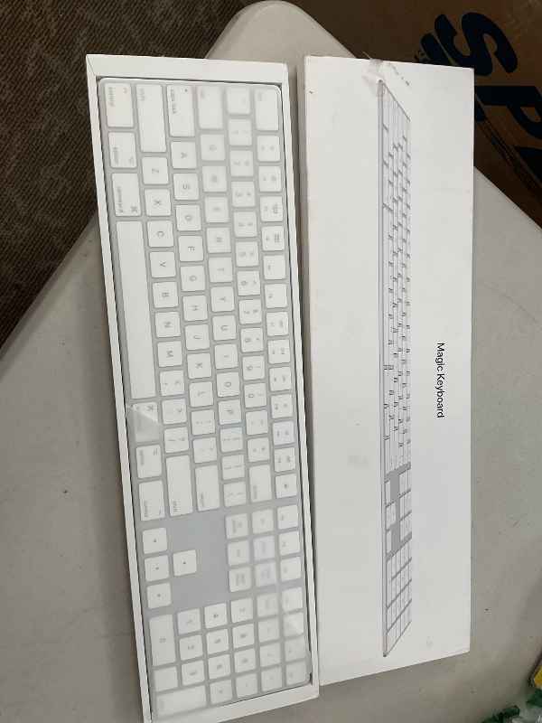Photo 1 of Apple Magic Keyboard - US English ???????
