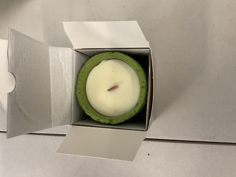 Photo 1 of beFlow Crackling Wooden Wick Candle – Modern Minimalist Design, 100% Natural Soy Wax, Soothing Sandalwood Scents, Eco-Friendly, 36 Hours Burn Time-Luxurious Aromatherapy-Gift for Men and Women