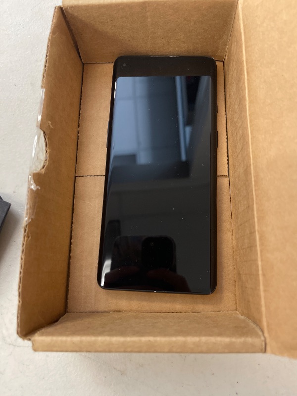 Photo 1 of OnePlus 8 5G UW 128GB 8GB RAM Verizon - Onyx Black (Renewed)