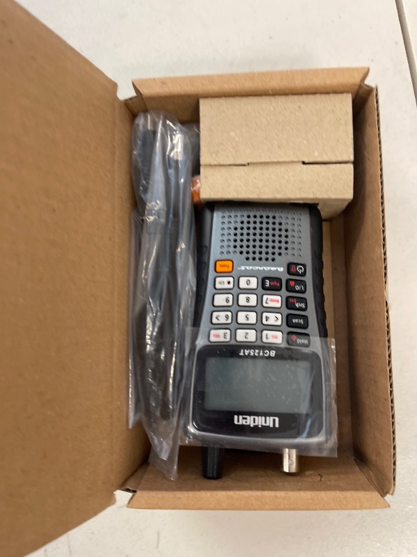 Photo 1 of Uniden Bearcat BC125AT Handheld Scanner, 500-Alpha-Tagged Channels, Close Call Technology, PC Programable, Aviation, Marine, Railroad, NASCAR, Racing, and Non-Digital Police/Fire/Public Safety.