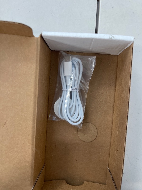 Photo 1 of Apple Watch SE (2nd Gen) (GPS + Cellular, 40mm) - Starlight Aluminum Case with Starlight Sport Band, M/L (Renewed)