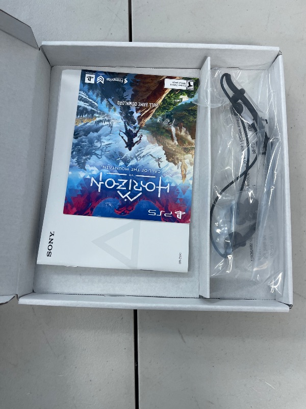 Photo 1 of PlayStation VR2 Horizon Call of The Mountain™ Bundle (PSVR2)