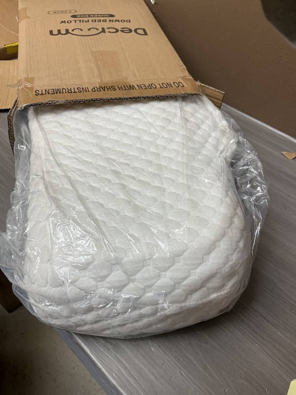 Photo 1 of Tempur pedic pillow honey comb white 