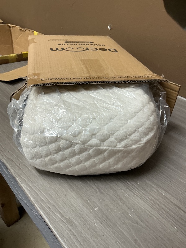 Photo 1 of Tempur pedic pillow honey comb white 