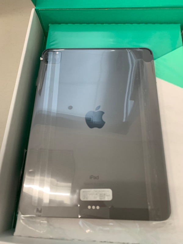 Photo 1 of FOR PARTS ONLY Apple iPad Pro 11in 3nd Gen. - 512GB - WiFi - Space Gray (Renewed Premium)