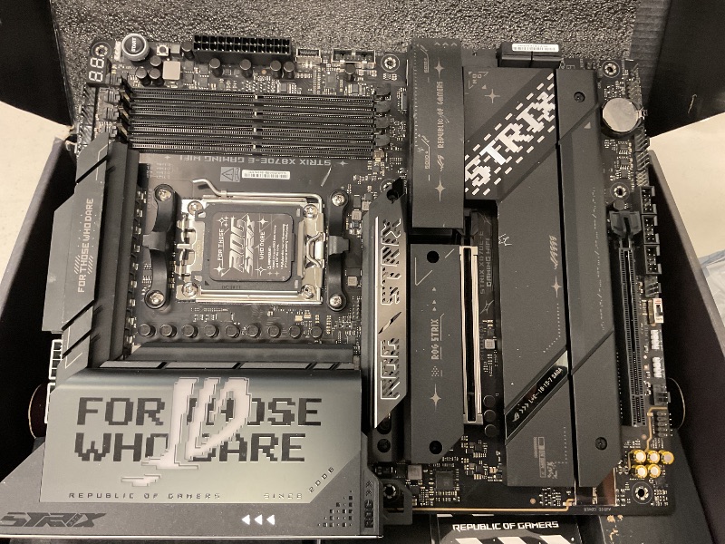 Photo 1 of ASUS ROG Strix X870E-E Gaming WiFi AMD AM5 X870 ATX Motherboard 18+2+2 Power Stages, Dynamic OC Switcher, Core Flex, DDR5 AEMP, WiFi 7, 5X M.2, PCIe® 5.0, Q-Release Slim, USB4®, AI OCing & Networking
