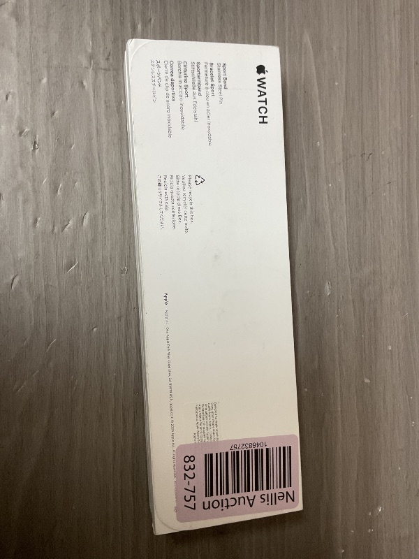 Photo 1 of Apple Watch SE (2nd Gen) (GPS, 40mm) - Starlight Aluminum Case with Starlight Sport Band, S/M (Renewed Premium)