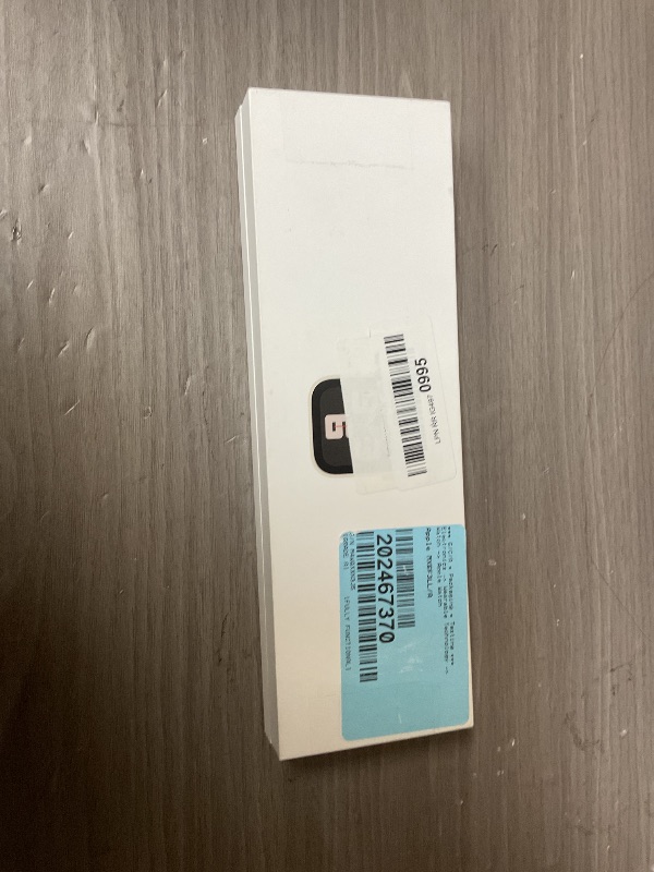 Photo 1 of Apple Watch SE (2nd Gen) (GPS, 40mm) - Starlight Aluminum Case with Starlight Sport Band, S/M (Renewed Premium)