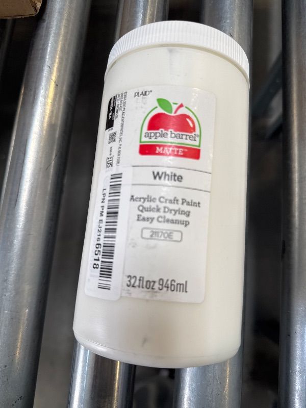 Photo 1 of Apple Barrel White Acrylic Paint 32 Fl Oz (Pack of 1)