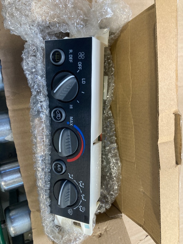 Photo 1 of 599-006 Heater Climate Control Unit Panel Module with Rear Defogger for Chevy & GMC C1500 C2500 C3500 K1500 K2500 K3500 Suburban Tahoe Yukon 1996-2000 - Replace# 9378805