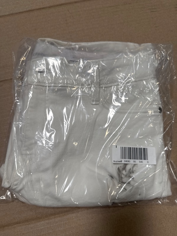Photo 1 of Liz Claiborne Sara Womens Mid Rise Bermuda Short, 6, White
