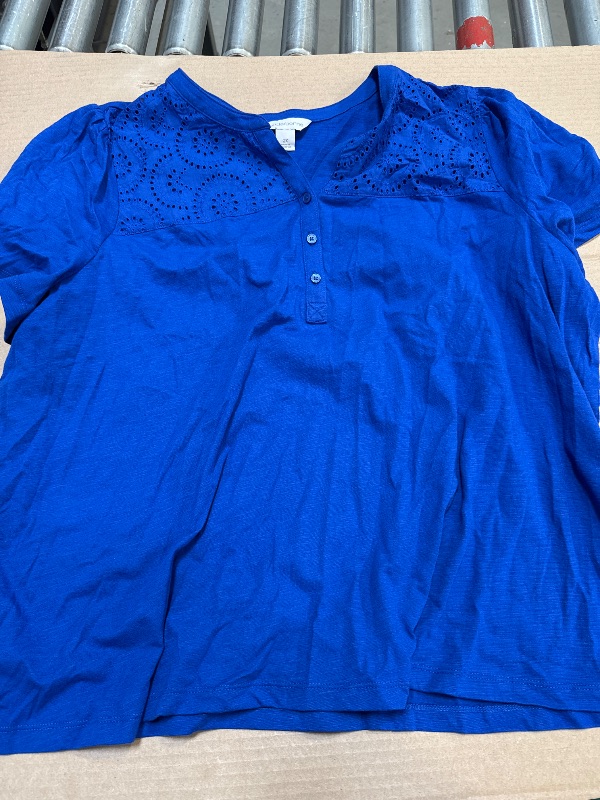 Photo 1 of Size 2X Liz Claiborne Womens Split Crew Top