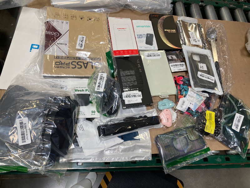 Photo 1 of Small Items Pack	