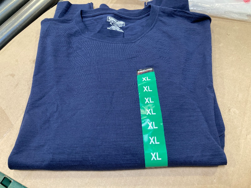 Photo 1 of Men's Kirkland Signature Pima  T-Shirt XL  7771460
