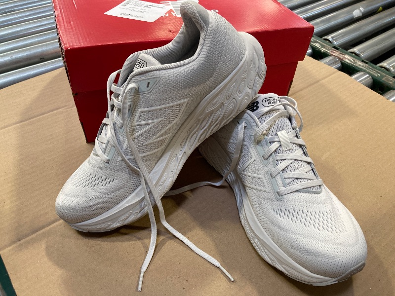 Photo 1 of Womens Shoes Size 9 Fresh Foam  880

