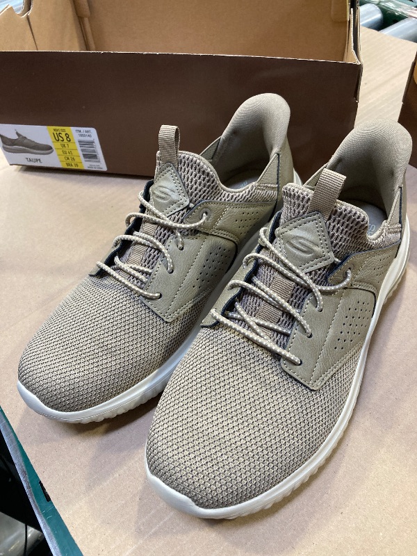 Photo 1 of Skechers, Men's Delson Swift Fit Hands Free Shoe Sneakers Size 8
