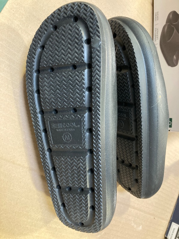Photo 1 of 32 DEGREES COOL Cushion Slides BLK W 7.5-,8.5 , M 5.5-6.5 Unisex
