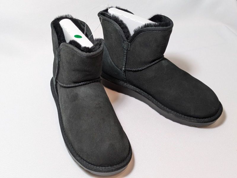 Photo 1 of Kirkland Signature Womens 100% Shearling Scalloped Edge Boots Choose Size 9
