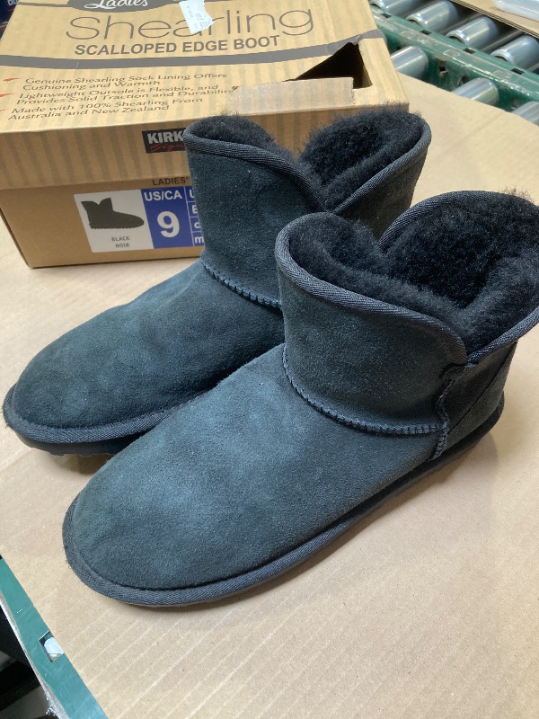 Photo 1 of Kirkland Signature Womens 100% Shearling Scalloped Edge Boots Choose Size 9
