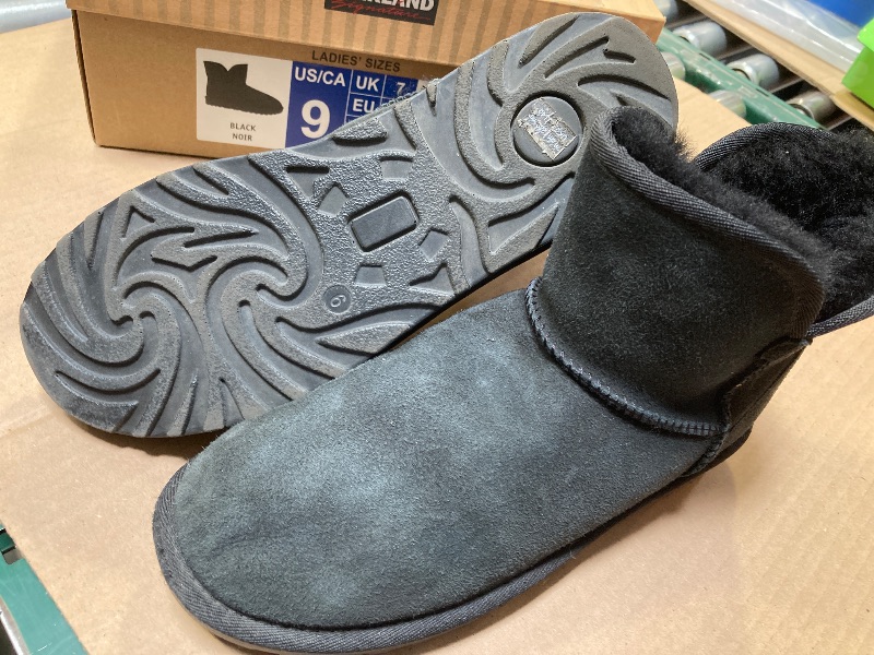 Photo 1 of Kirkland Signature Womens 100% Shearling Scalloped Edge Boots Choose Size 9
