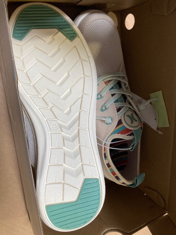 Photo 1 of Hurley Women's Bungee CASTAIC Sneaker, Size 7.5, BEIGE, New
