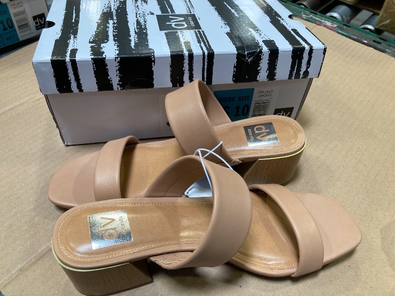 Photo 1 of Dolce Vita Women's Swell Sandal  size 10
