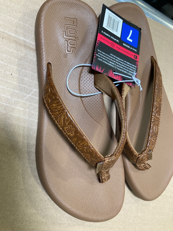 Photo 1 of Flojos Women's Flip Flop size 7
