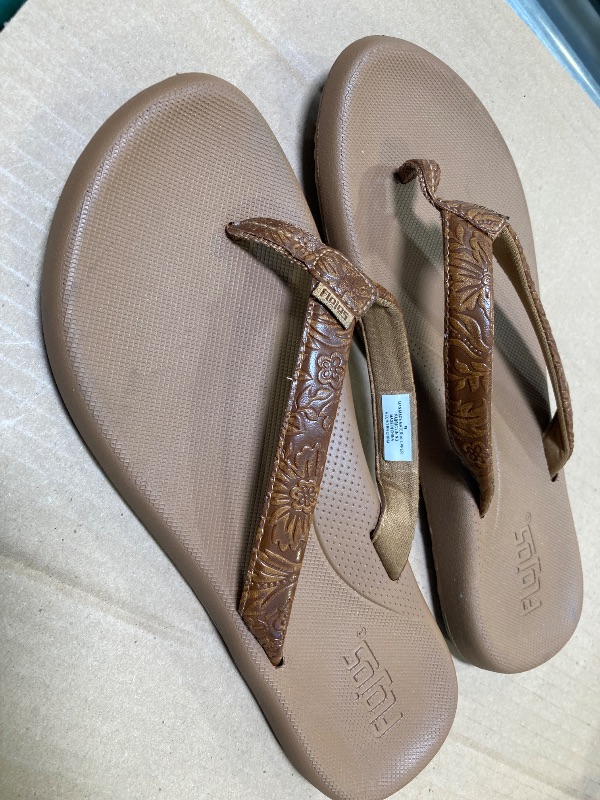 Photo 1 of Flojos Women's Flip Flop size 8
