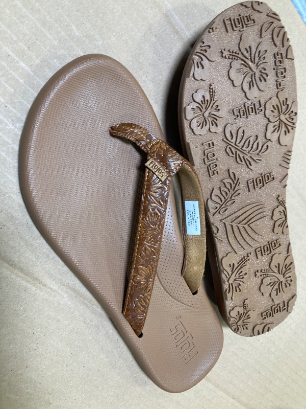 Photo 1 of Flojos Women's Flip Flop size 8
