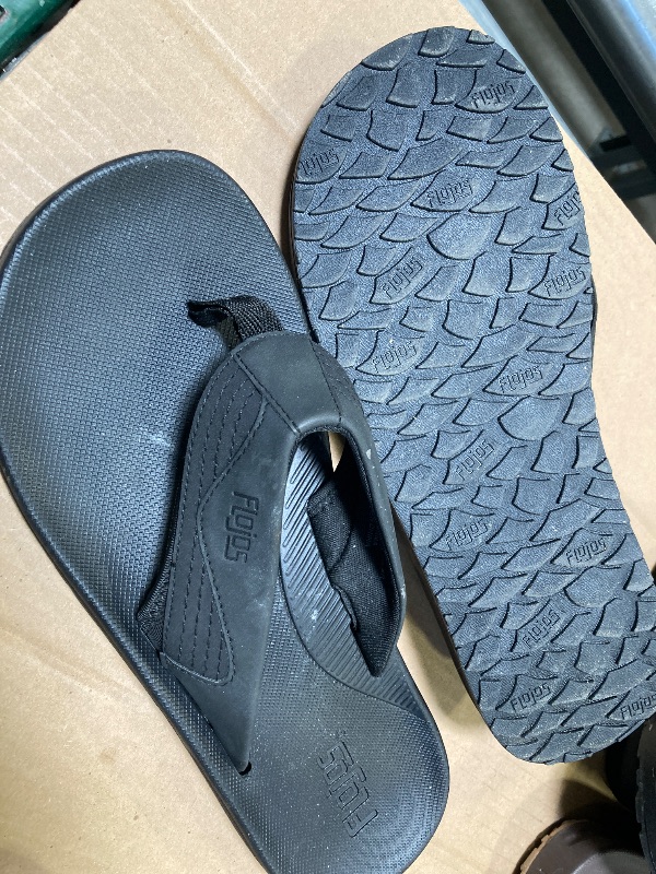 Photo 1 of Flojos Men's Flip Flop size  10
