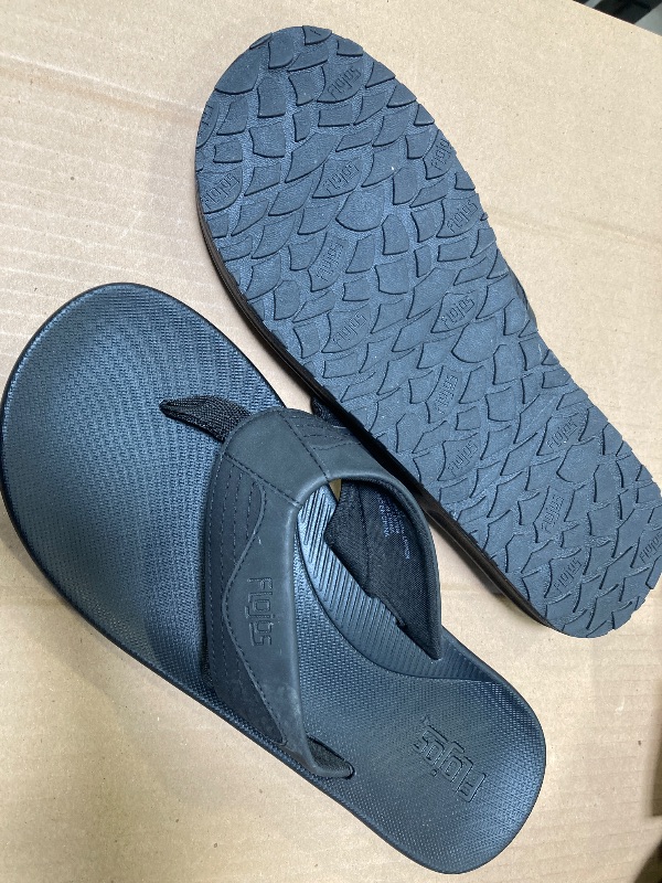 Photo 1 of Flojos Men's Flip Flop size 11
