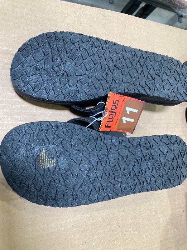 Photo 1 of Flojos Men's Flip Flop size 11
