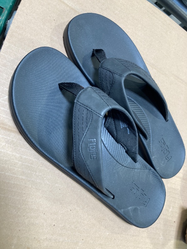 Photo 1 of Flojos Men's Flip Flop size 9

