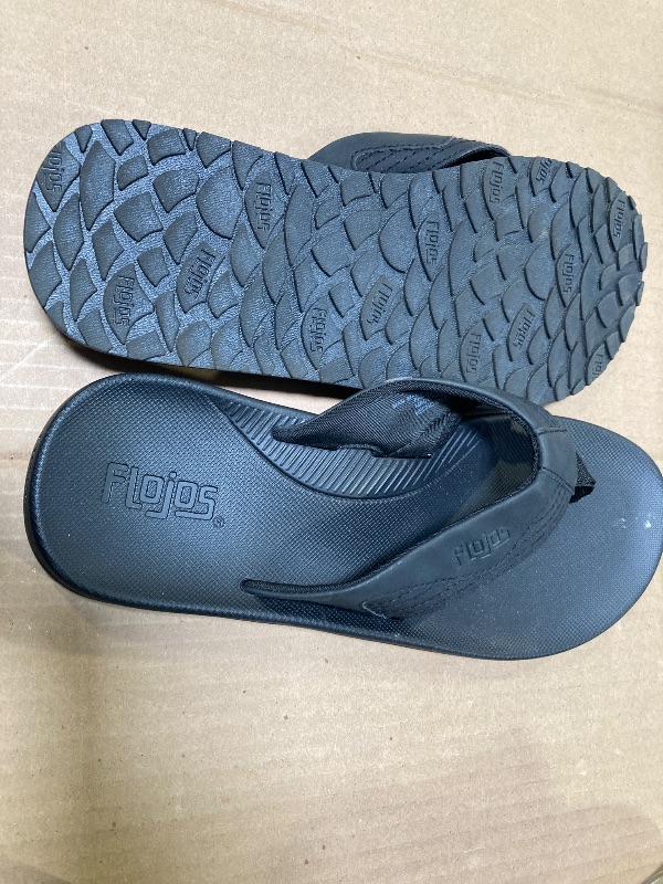 Photo 1 of Flojos Men's Flip Flop size 9
