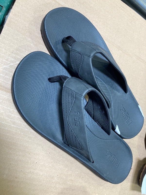 Photo 1 of Flojos Men's Flip Flop size 12