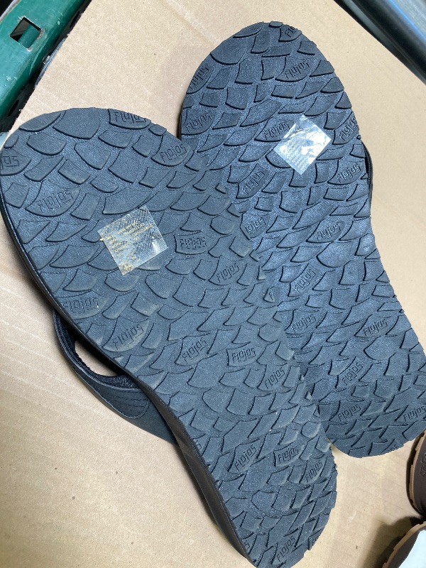 Photo 1 of Flojos Men's Flip Flop size 12
