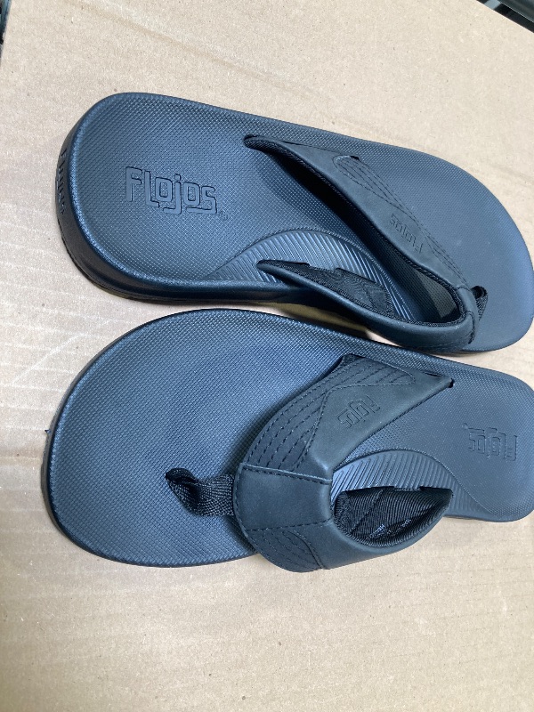 Photo 1 of Flojos Men's Flip Flop size 9
