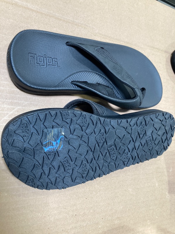 Photo 1 of Flojos Men's Flip Flop size 9
