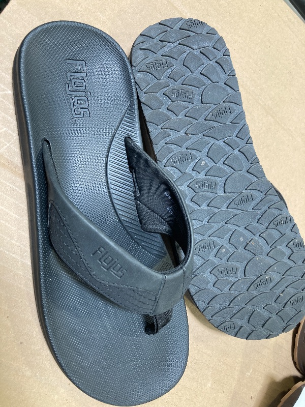 Photo 1 of Flojos Men's Flip Flop size 9

