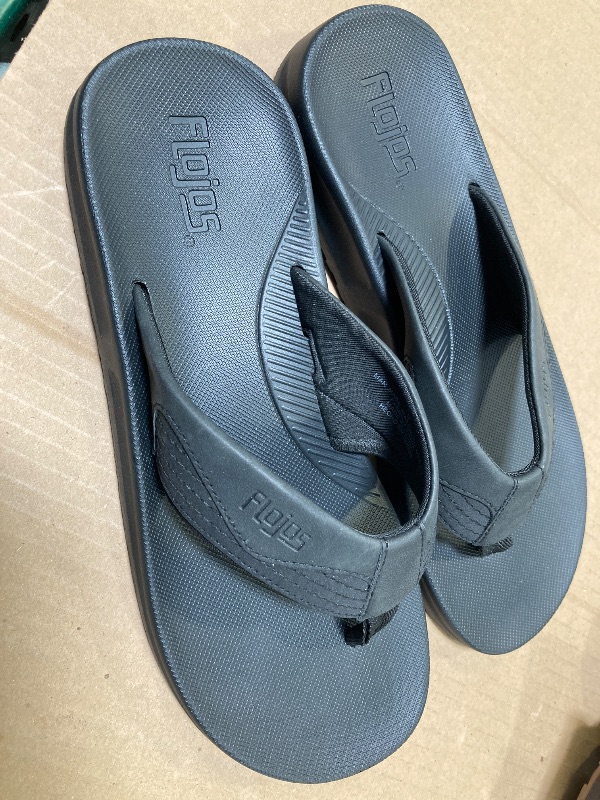 Photo 1 of Flojos Men's Flip Flop size 9
