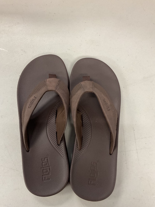 Photo 1 of Flojos Men's Flip Flop size 10
