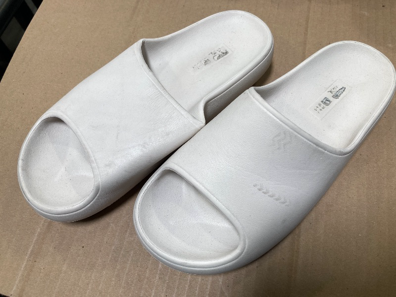 Photo 1 of S----32 Degrees Unisex Cushion Slide Sandal WHITE NIB W6/7--M4/5	