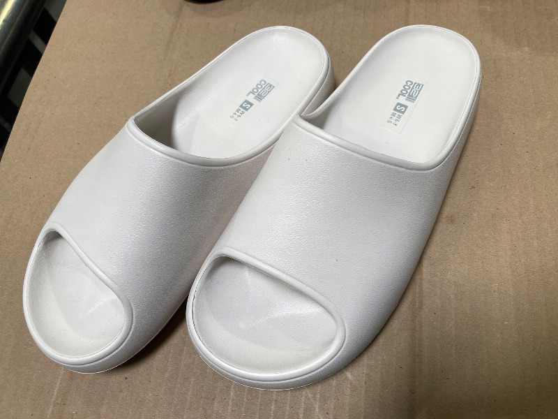 Photo 1 of S----32 Degrees Unisex Cushion Slide Sandal WHITE NIB W6/7--M4/5	