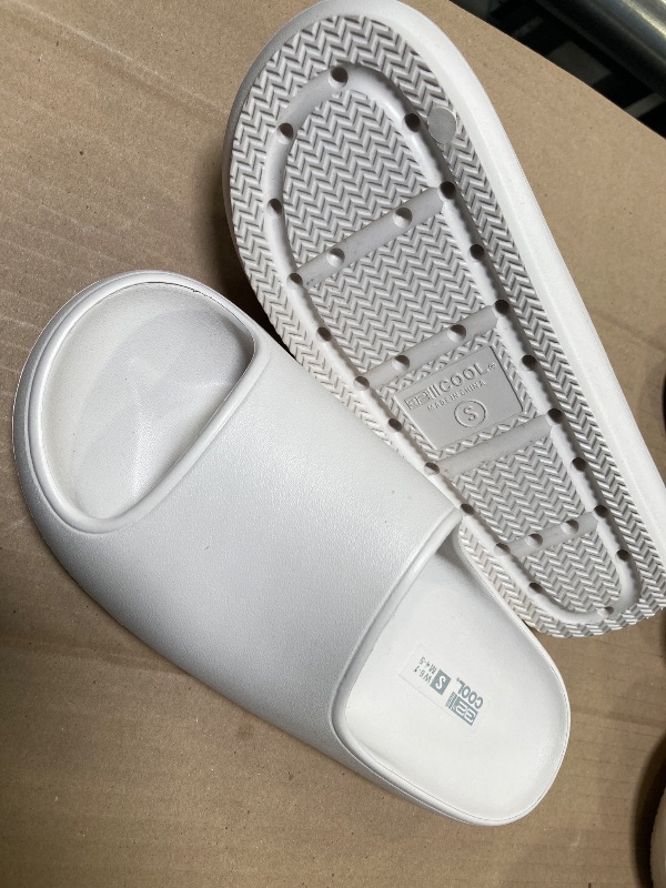 Photo 1 of S----32 Degrees Unisex Cushion Slide Sandal WHITE NIB W6/7--M4/5	