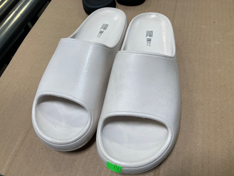Photo 1 of  L-----32 Degrees Unisex Cushion Slide Sandal WHITE NIB 