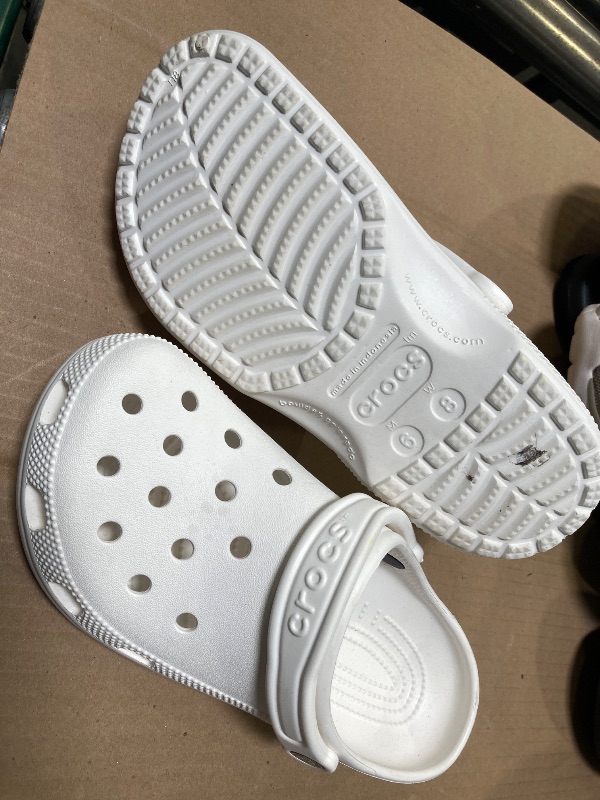 Photo 1 of Crocs Classic Unisex White Ultra Light Water Friendly Sandals Size W8 M6
